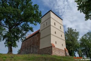 Bezławki. Strażnica krzyżacka przebudowana na kościół